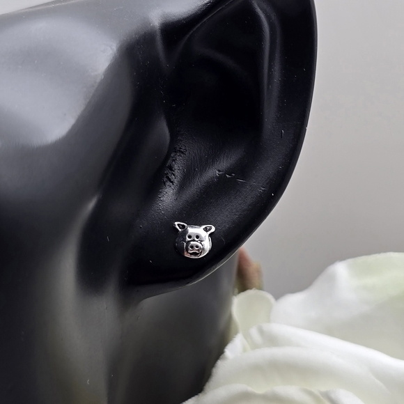❤️ PIGGY STUD EARRINGS - Picture 2 of 4